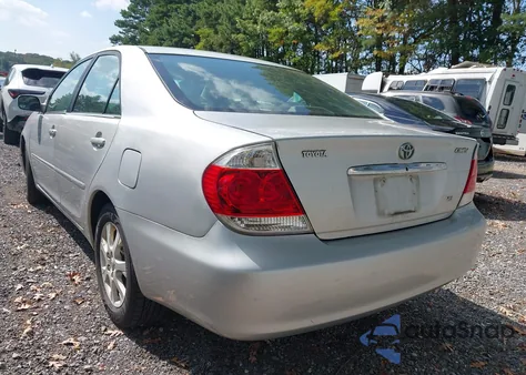 2005 Toyota Camry Le/Xle/Se z USA, uszkodzony, nr VIN 4T1BE30KX5U957227